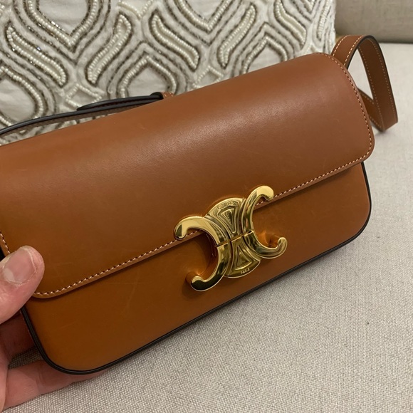 CELINE Triomphe Tan Brown Natural Calfskin Shoulder Bag - Picture 4 of 16